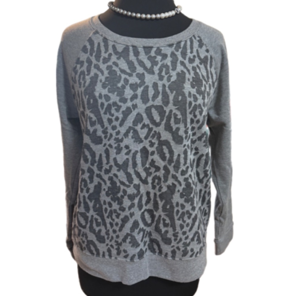 Chic & Comfy 🐆 Calvin Klein Leopard Pullover - M
